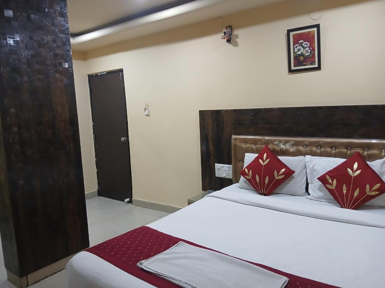 Blossoms Room Holiday Inn- Lakdikapul Hyderabad Exterior foto