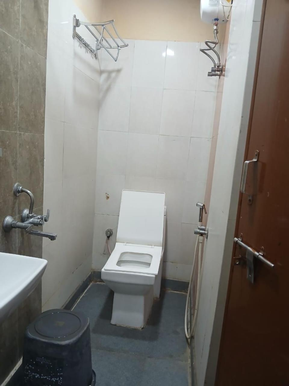 Blossoms Room Holiday Inn- Lakdikapul Hyderabad Exterior foto