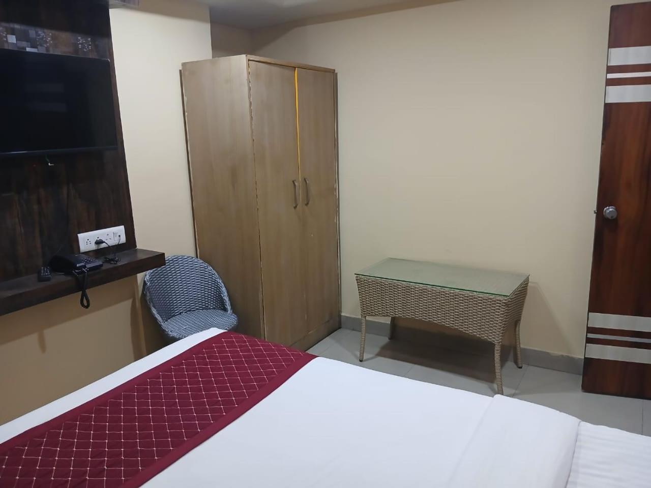 Blossoms Room Holiday Inn- Lakdikapul Hyderabad Exterior foto