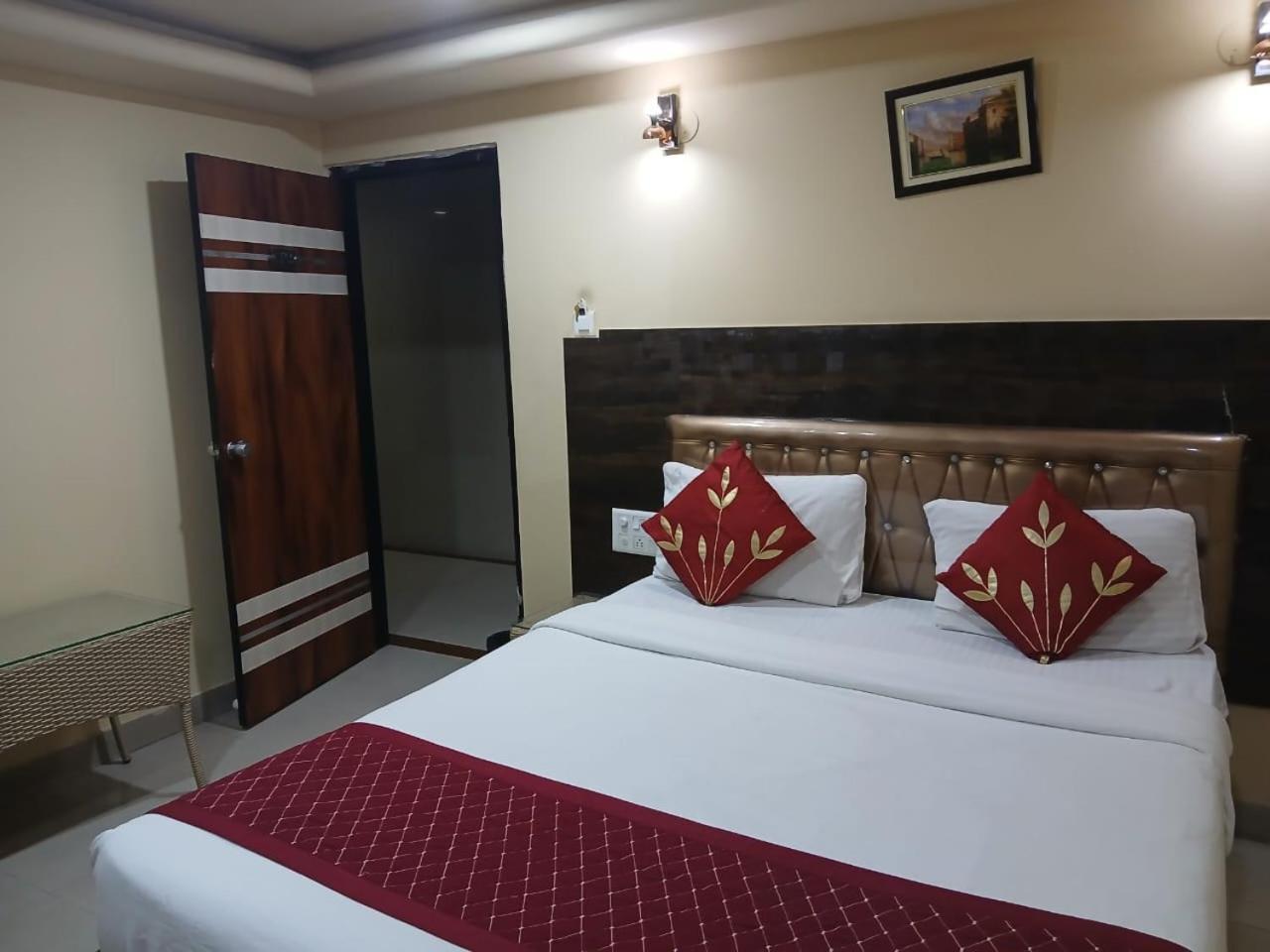 Blossoms Room Holiday Inn- Lakdikapul Hyderabad Exterior foto
